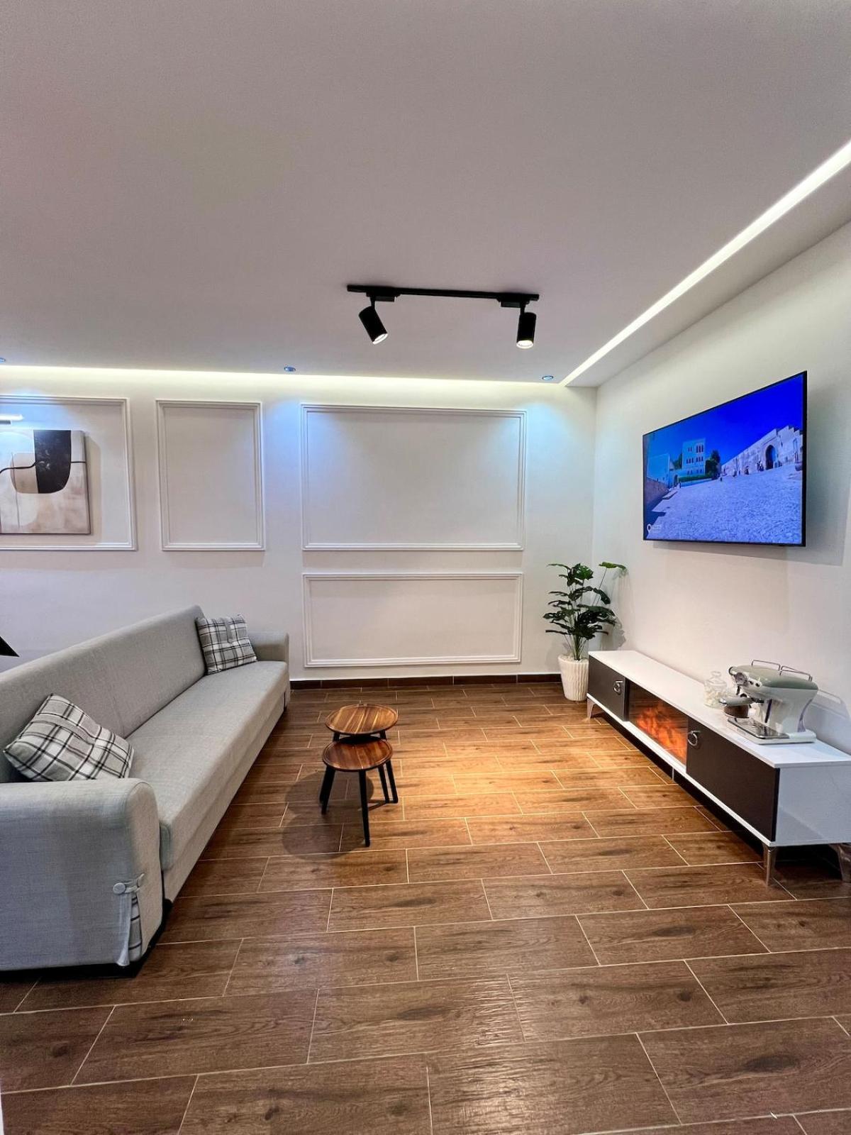 Appt A 10 Minutes De La Et 2 Minutes De L Aeroport Appartement *